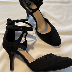 NWT black heels